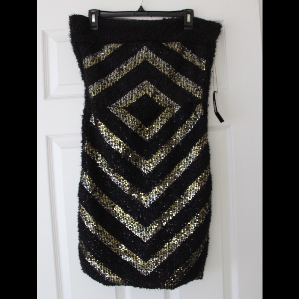 Vertigo | New Year’s Eve Chevron Strapless Party Dress - Picture 7 of 9